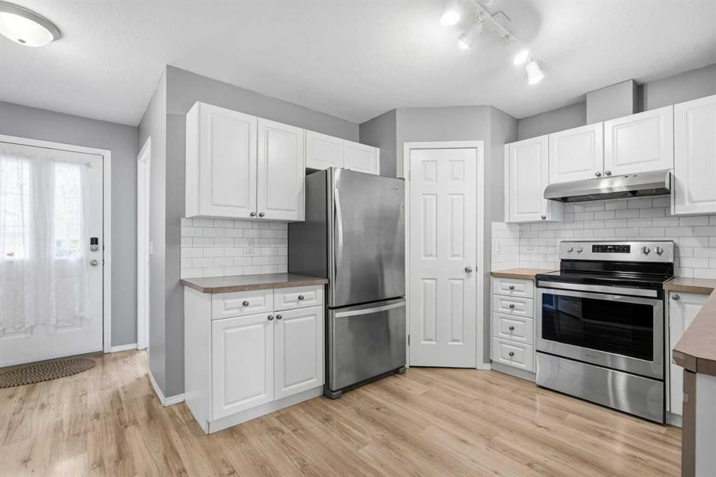 3 Janko Close, Red Deer, AB - Indoor Photo Showing Kitchen With Stainless Steel Kitchen