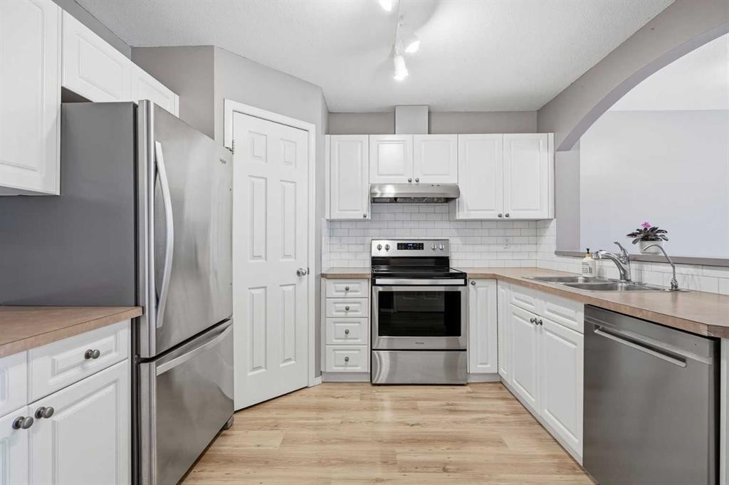 3 Janko Close, Red Deer, AB - Indoor Photo Showing Kitchen With Stainless Steel Kitchen With Double Sink