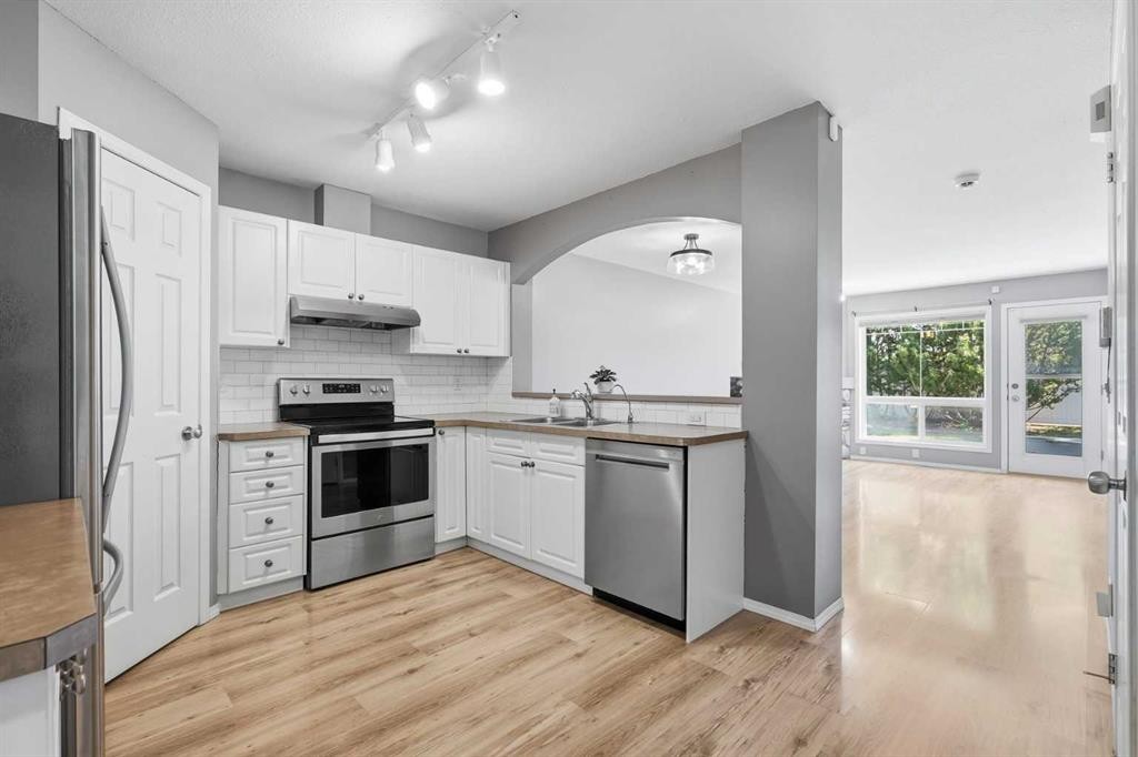 3 Janko Close, Red Deer, AB - Indoor Photo Showing Kitchen With Stainless Steel Kitchen