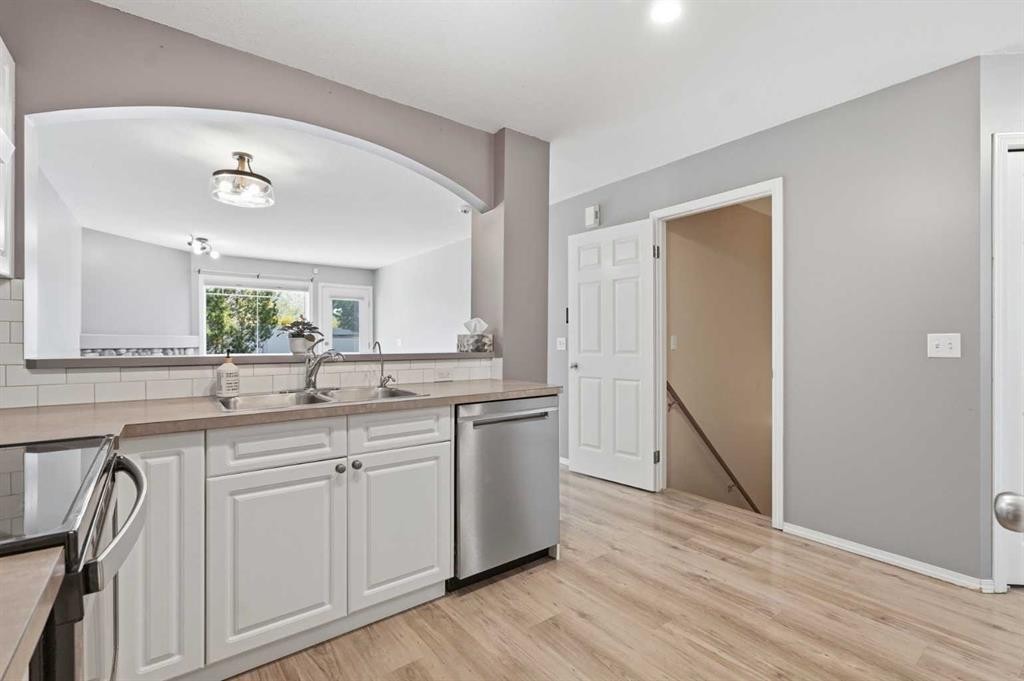 3 Janko Close, Red Deer, AB - Indoor Photo Showing Kitchen With Stainless Steel Kitchen