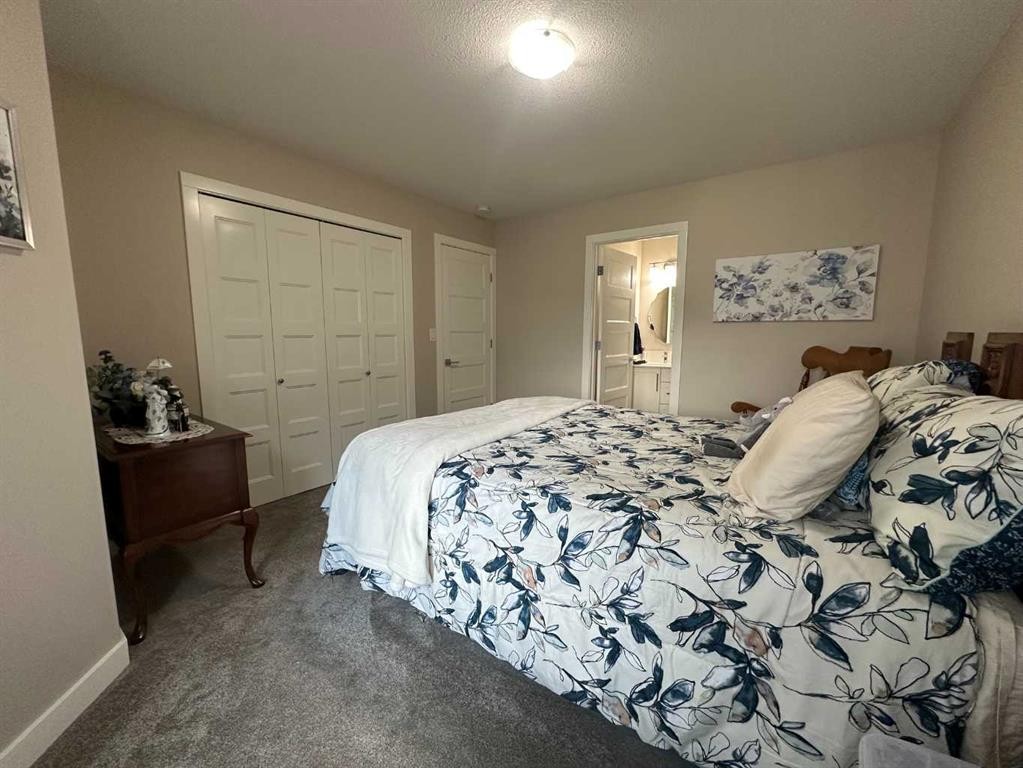 95 Golden Crescent, Red Deer, AB - Indoor Photo Showing Bedroom