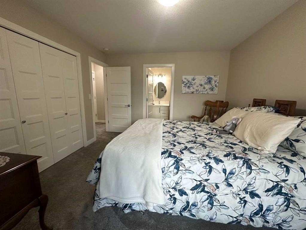 95 Golden Crescent, Red Deer, AB - Indoor Photo Showing Bedroom