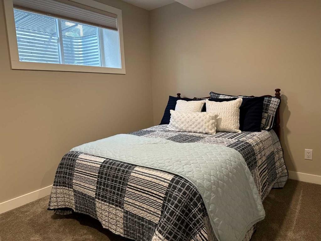 95 Golden Crescent, Red Deer, AB - Indoor Photo Showing Bedroom