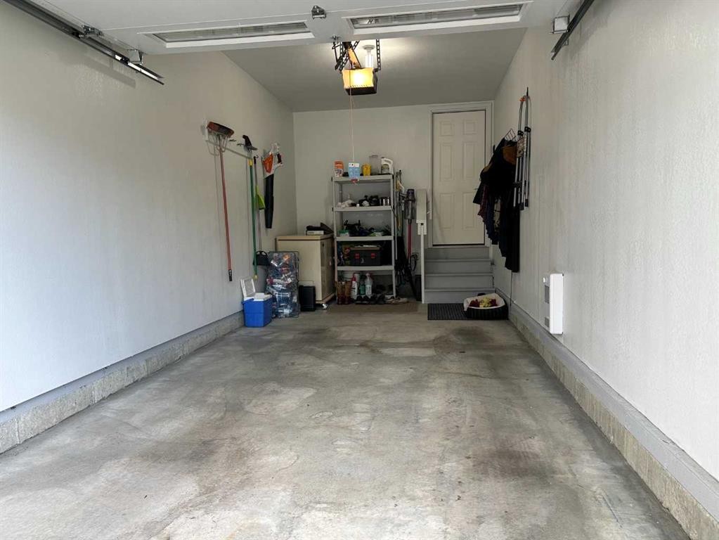95 Golden Crescent, Red Deer, AB - Indoor Photo Showing Garage