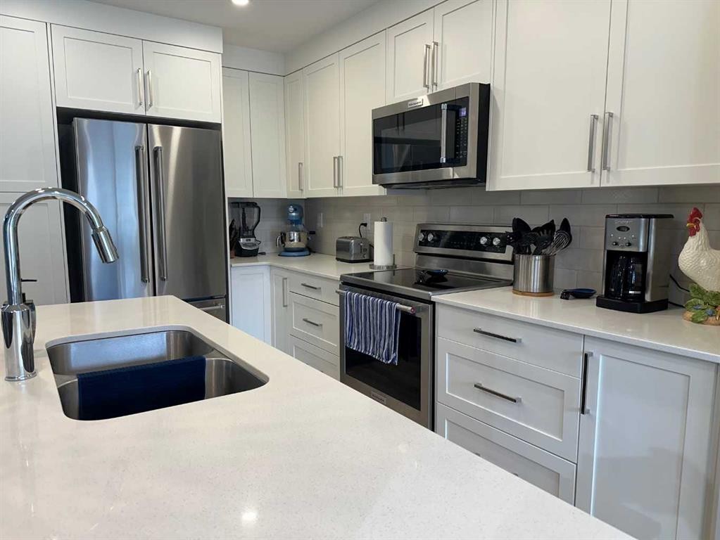 95 Golden Crescent, Red Deer, AB - Indoor Photo Showing Kitchen With Stainless Steel Kitchen With Double Sink