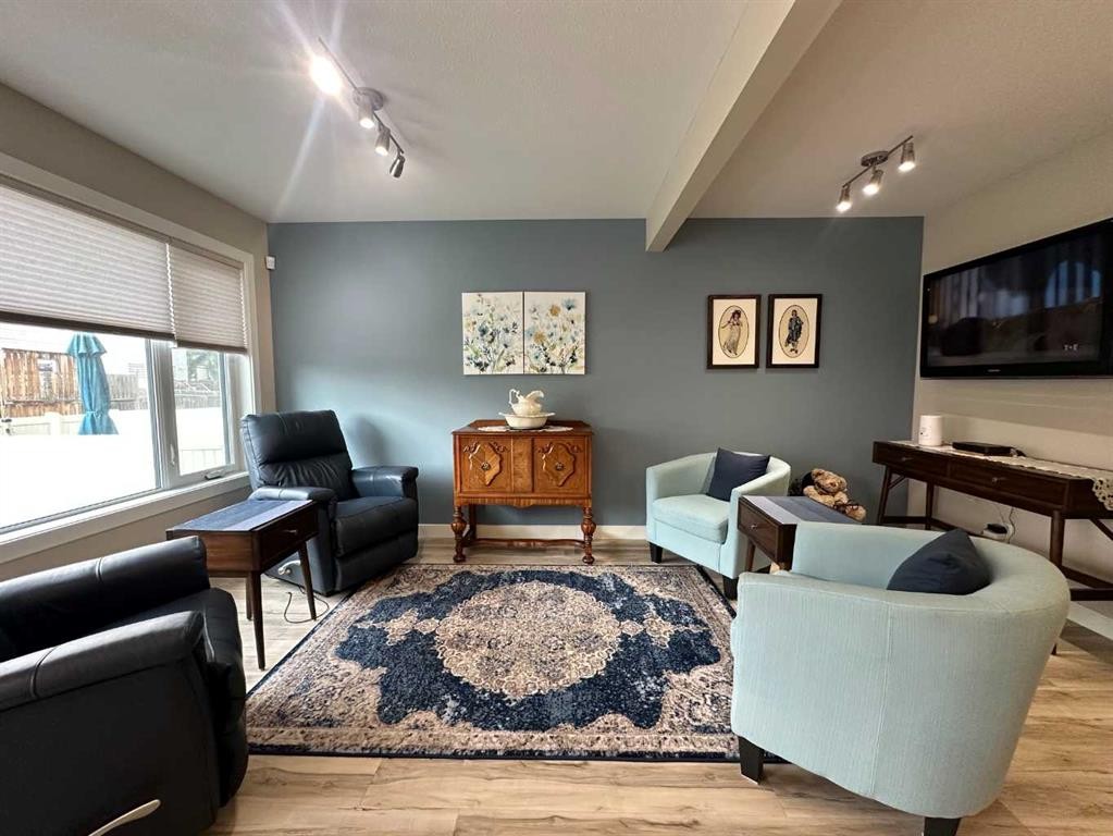 95 Golden Crescent, Red Deer, AB - Indoor Photo Showing Living Room
