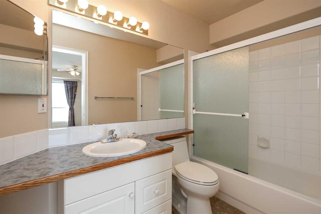 409-6118 53 Avenue, Red Deer, AB - Indoor Photo Showing Bathroom