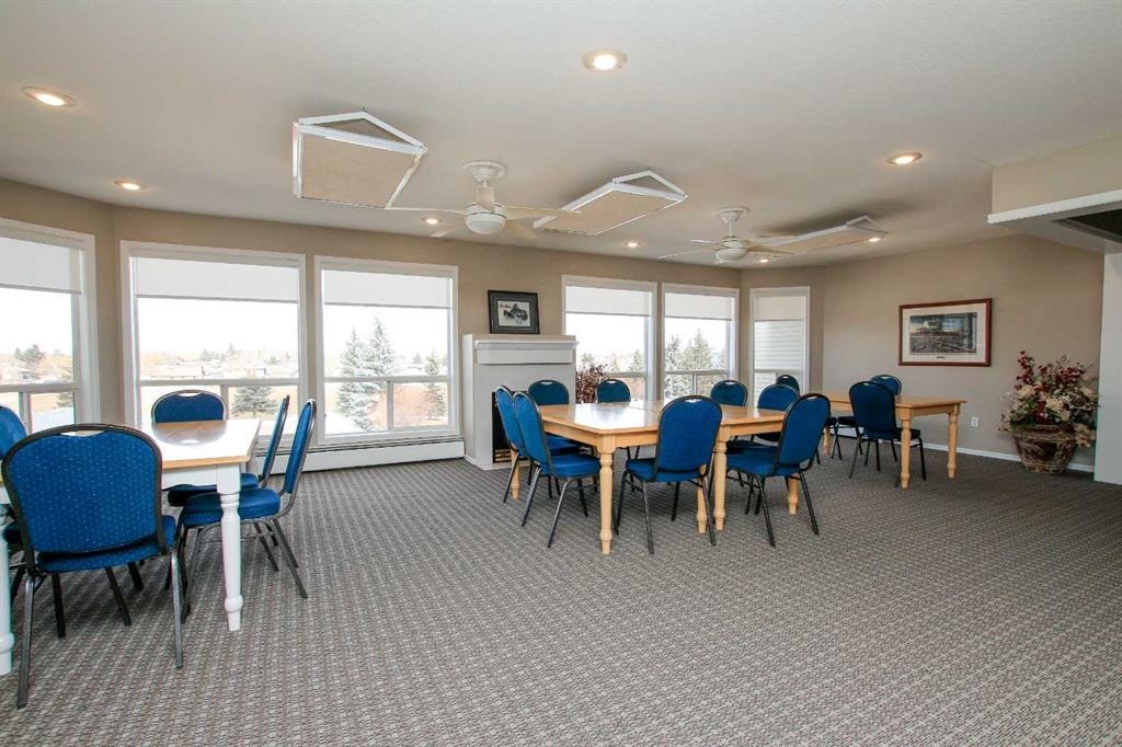 409-6118 53 Avenue, Red Deer, AB - Indoor Photo Showing Dining Room