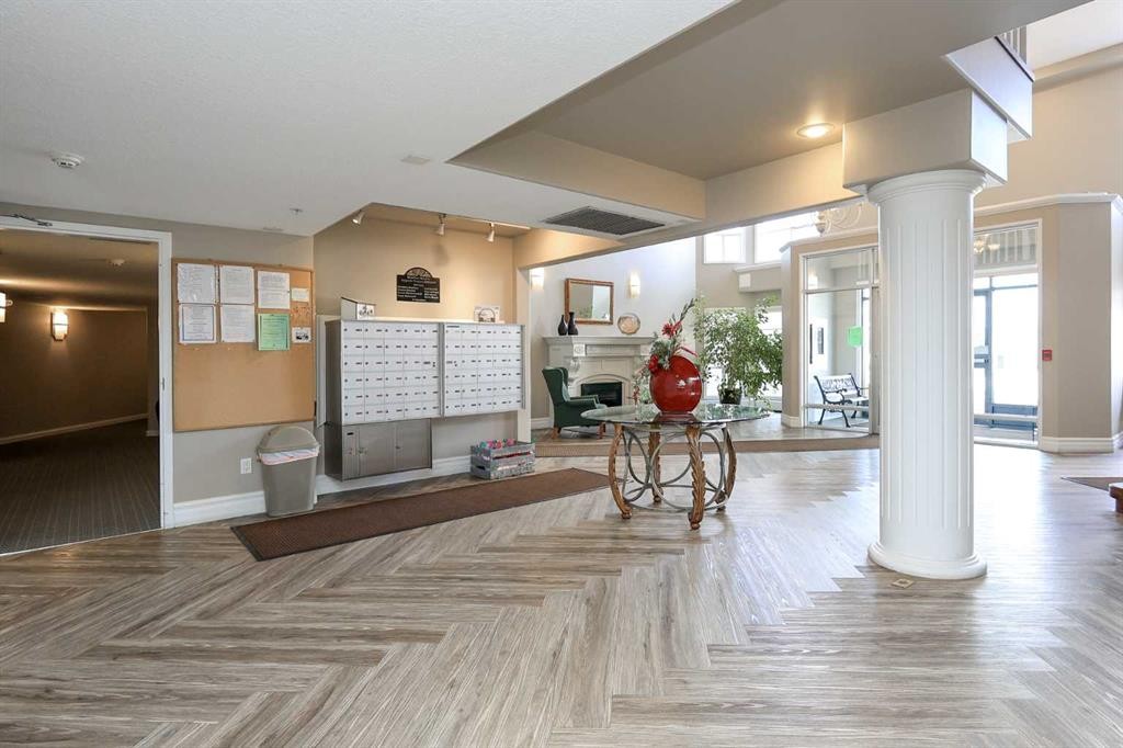 409-6118 53 Avenue, Red Deer, AB - Indoor