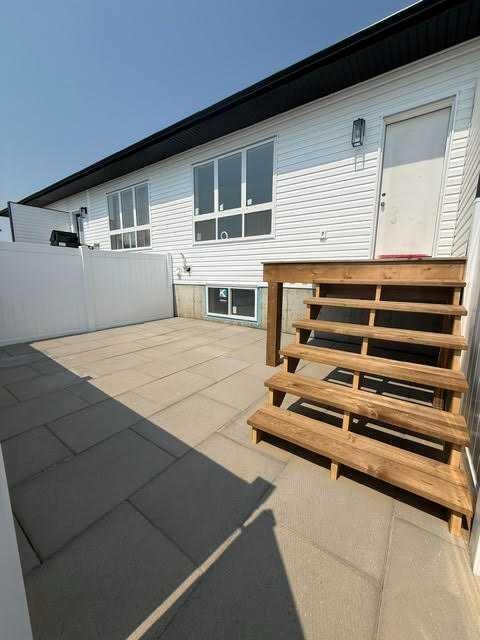 7 Gray Close, Sylvan Lake, AB - Outdoor With Exterior