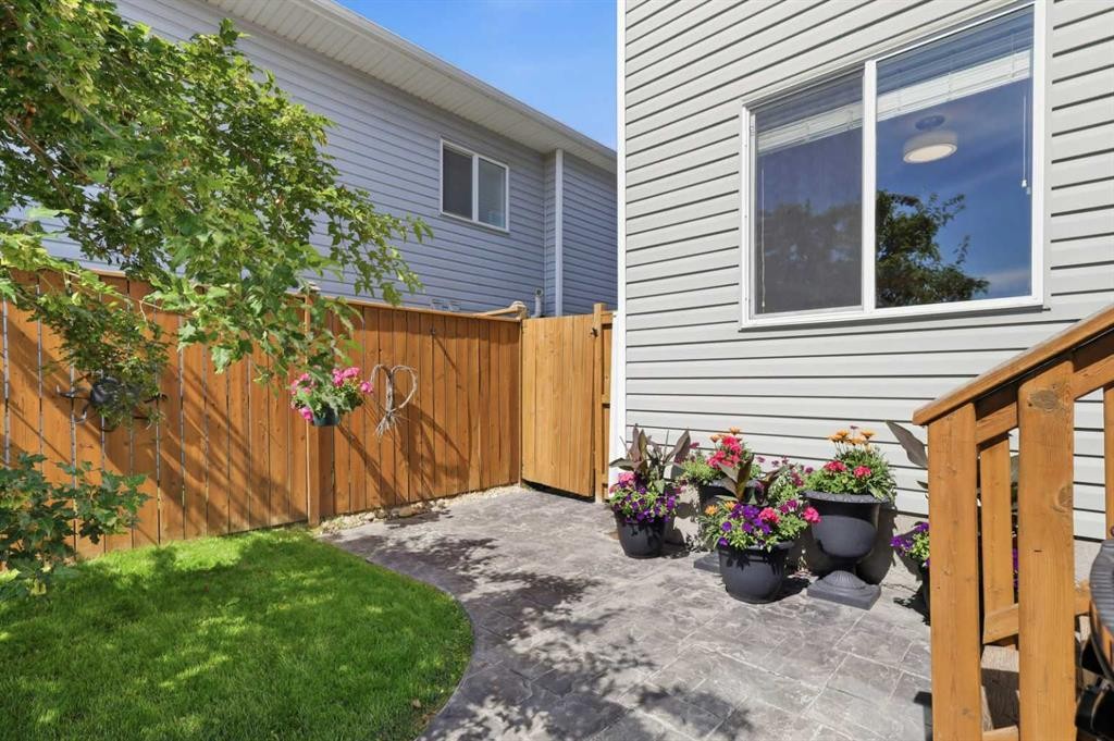 9 Hampton Crescent, Sylvan Lake, AB - Outdoor With Exterior