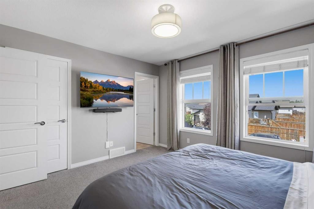 9 Hampton Crescent, Sylvan Lake, AB - Indoor Photo Showing Bedroom