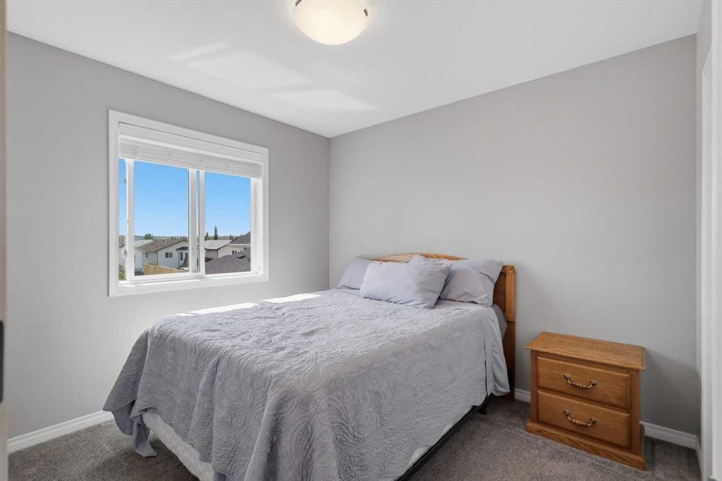 9 Hampton Crescent, Sylvan Lake, AB - Indoor Photo Showing Bedroom