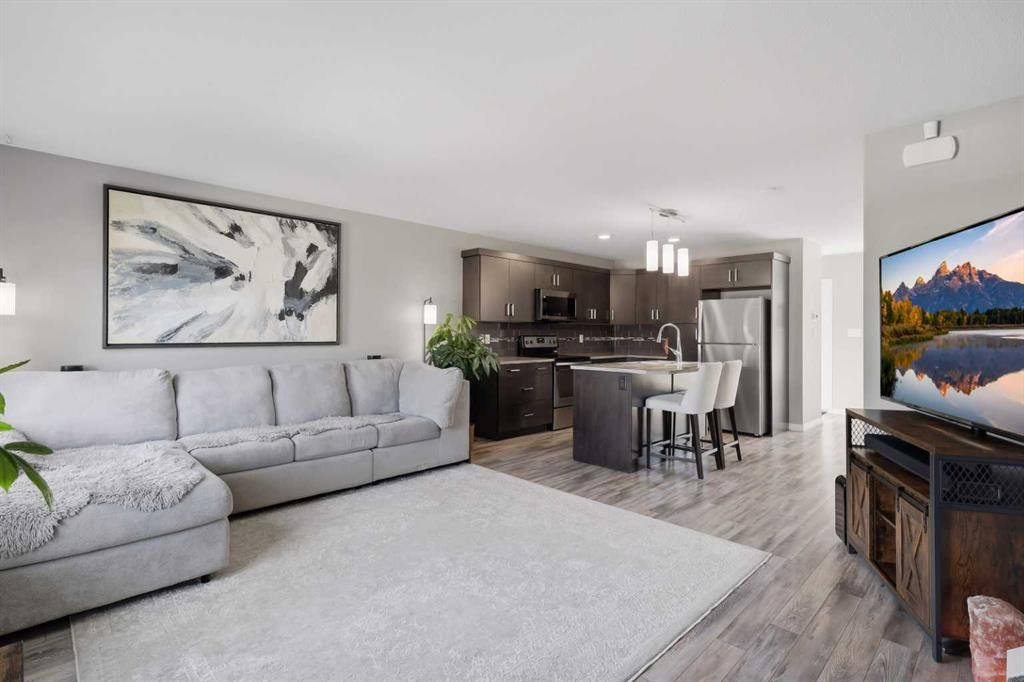 9 Hampton Crescent, Sylvan Lake, AB - Indoor Photo Showing Living Room