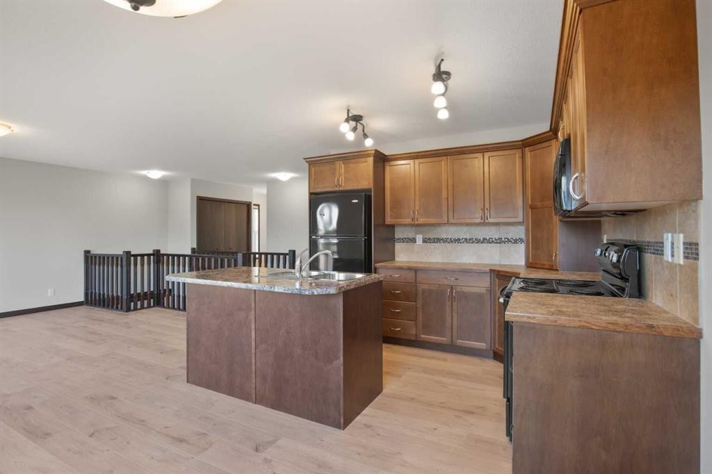 92 Ireland Crescent, Red Deer, AB - Indoor Photo Showing Kitchen