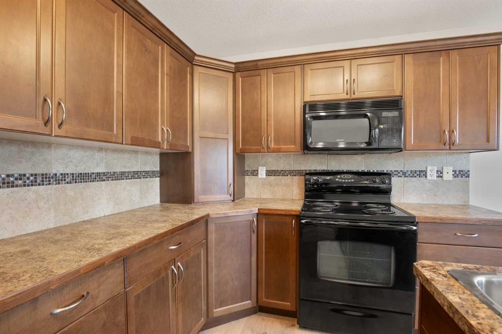 92 Ireland Crescent, Red Deer, AB - Indoor Photo Showing Kitchen