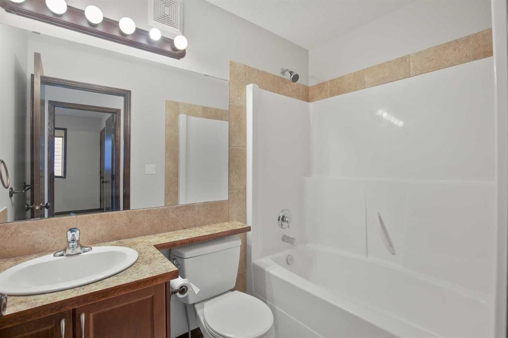 92 Ireland Crescent, Red Deer, AB - Indoor Photo Showing Bathroom