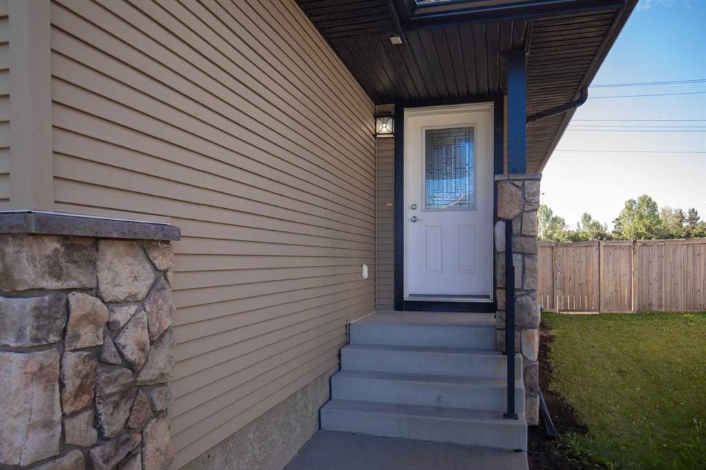 92 Ireland Crescent, Red Deer, AB - Outdoor With Exterior