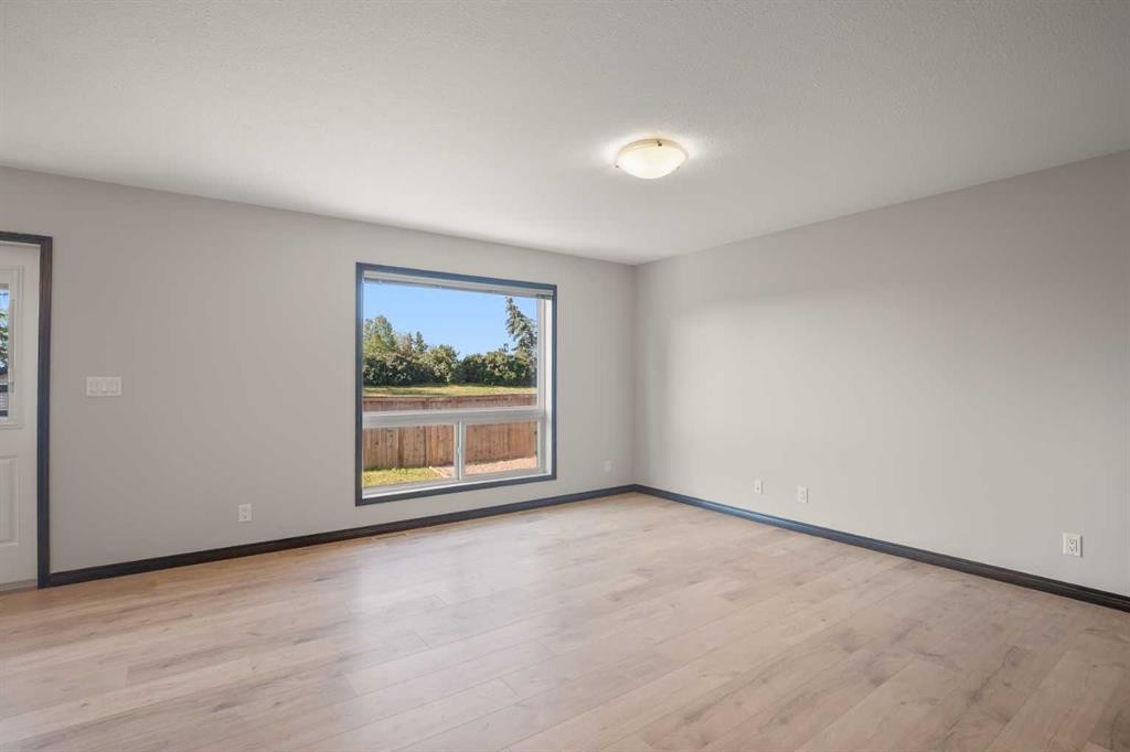 92 Ireland Crescent, Red Deer, AB - Indoor Photo Showing Other Room