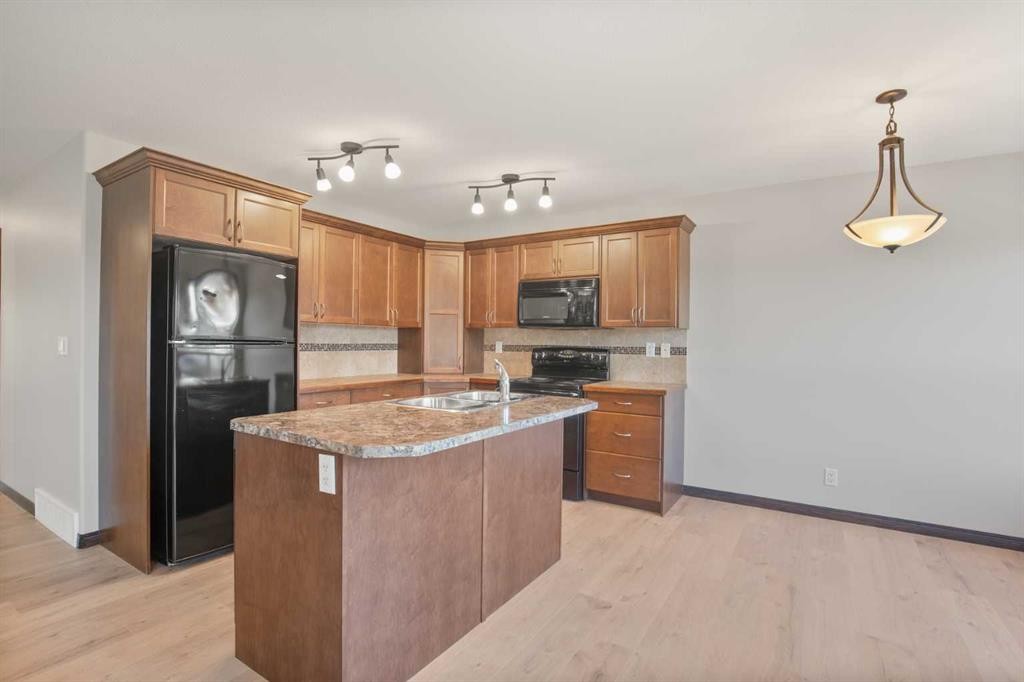 92 Ireland Crescent, Red Deer, AB - Indoor Photo Showing Kitchen