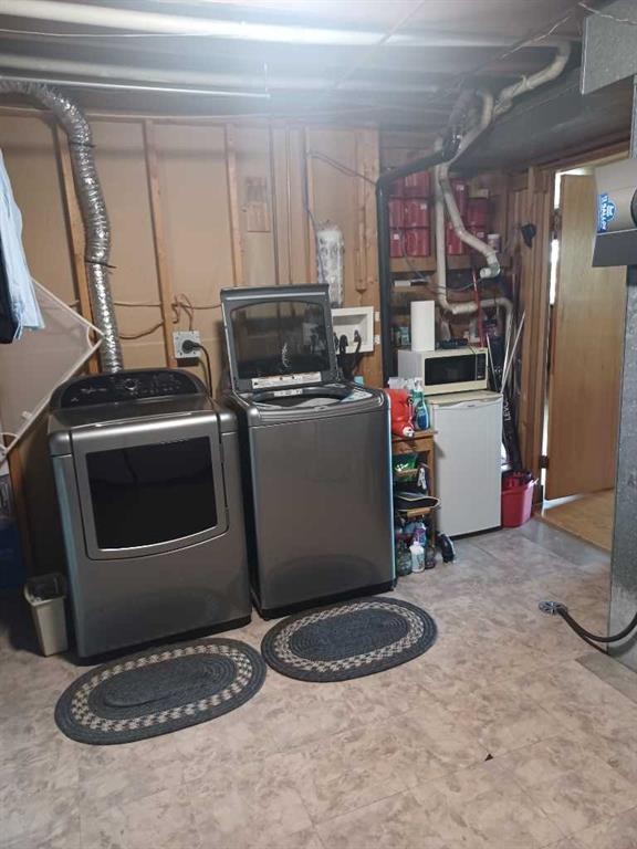 39530 Range Road 22, Rural Lacombe County, AB - Indoor Photo Showing Laundry Room