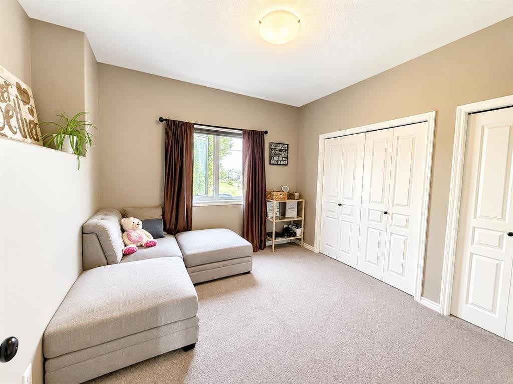 63 Hawkridge Boulevard, Penhold, AB - Indoor Photo Showing Bedroom