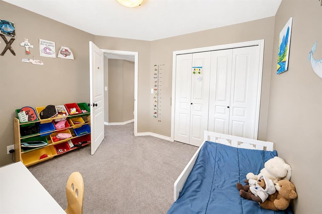 63 Hawkridge Boulevard, Penhold, AB - Indoor Photo Showing Bedroom