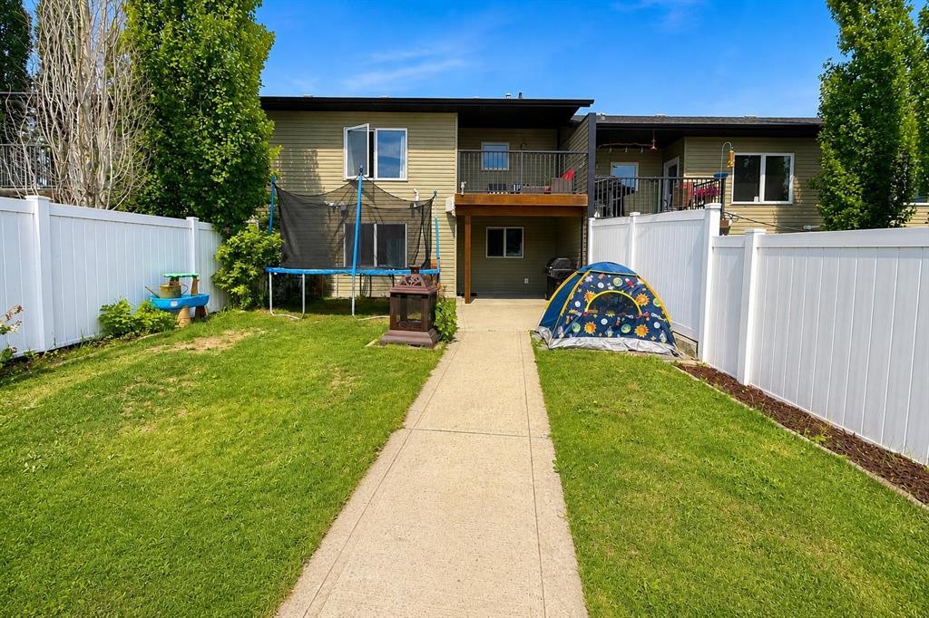63 Hawkridge Boulevard, Penhold, AB - Outdoor