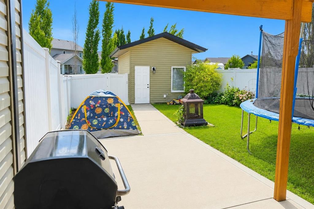 63 Hawkridge Boulevard, Penhold, AB - Outdoor