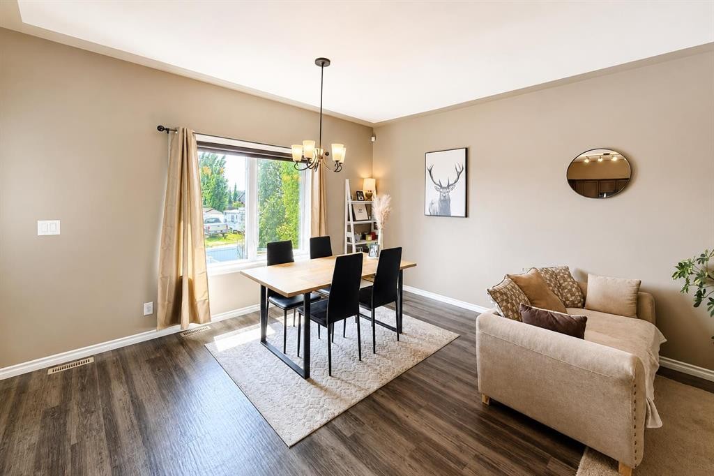 63 Hawkridge Boulevard, Penhold, AB - Indoor Photo Showing Dining Room