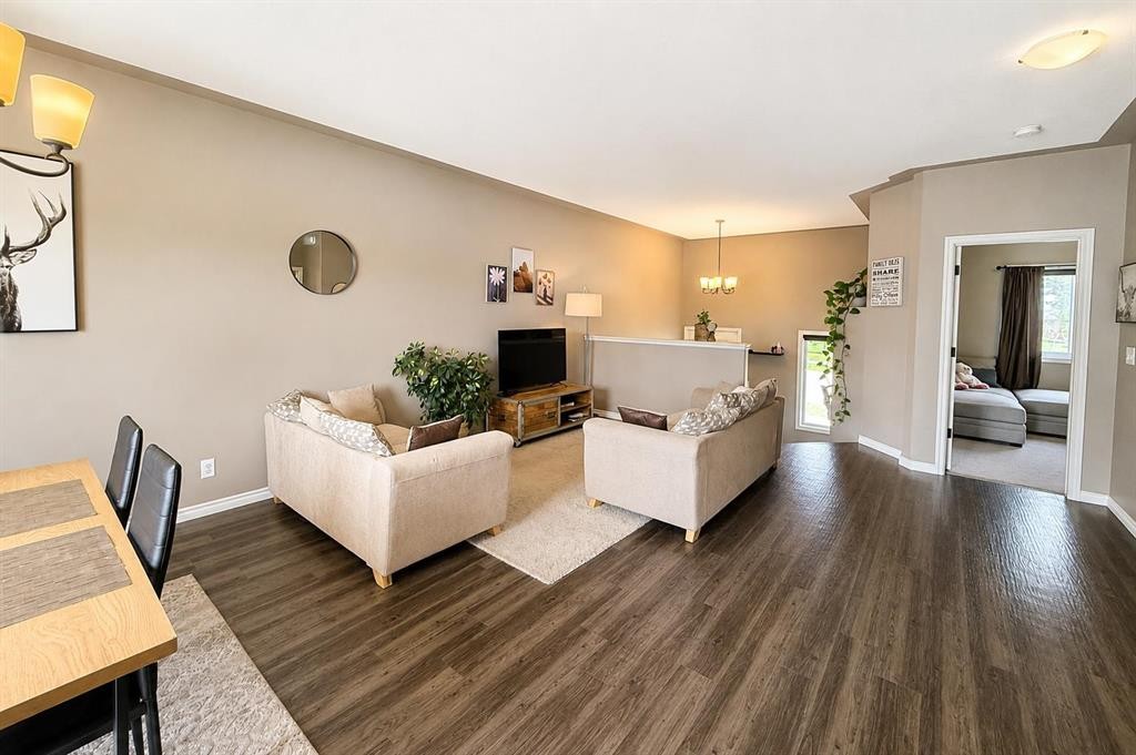 63 Hawkridge Boulevard, Penhold, AB - Indoor Photo Showing Living Room