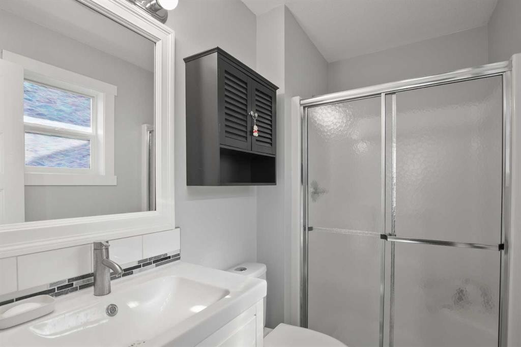 3 Taylor Drive, Lacombe, AB - Indoor Photo Showing Bathroom