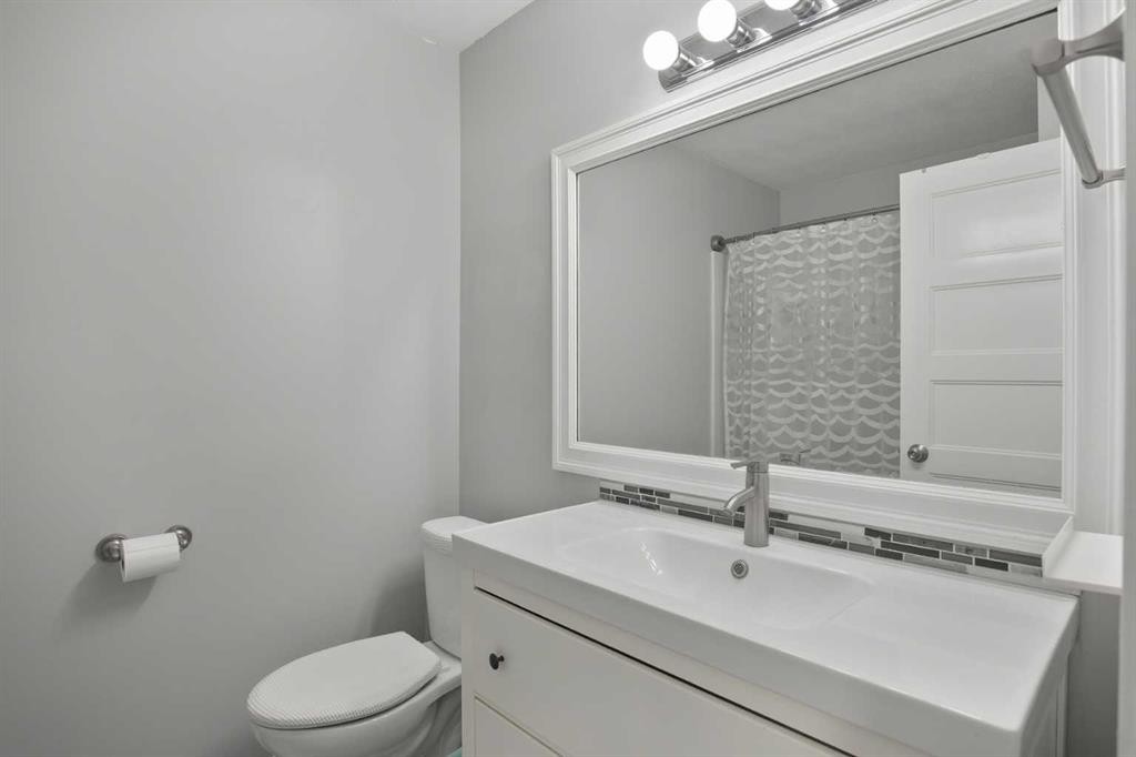 3 Taylor Drive, Lacombe, AB - Indoor Photo Showing Bathroom