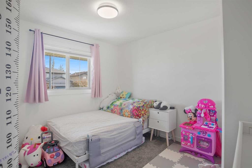 3 Taylor Drive, Lacombe, AB - Indoor Photo Showing Bedroom