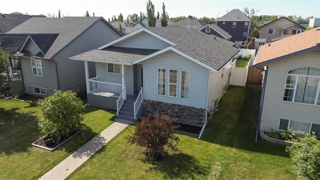 3 Taylor Drive, Lacombe, AB - Outdoor