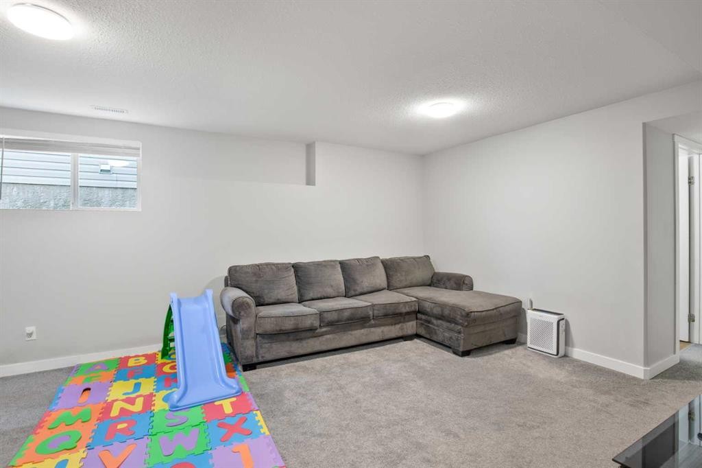 3 Taylor Drive, Lacombe, AB - Indoor