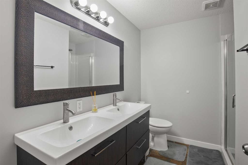 3 Taylor Drive, Lacombe, AB - Indoor Photo Showing Bathroom