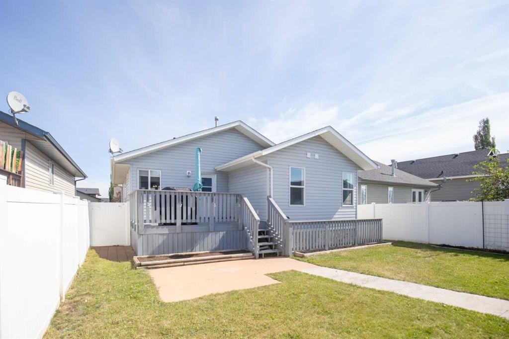 3 Taylor Drive, Lacombe, AB - Outdoor