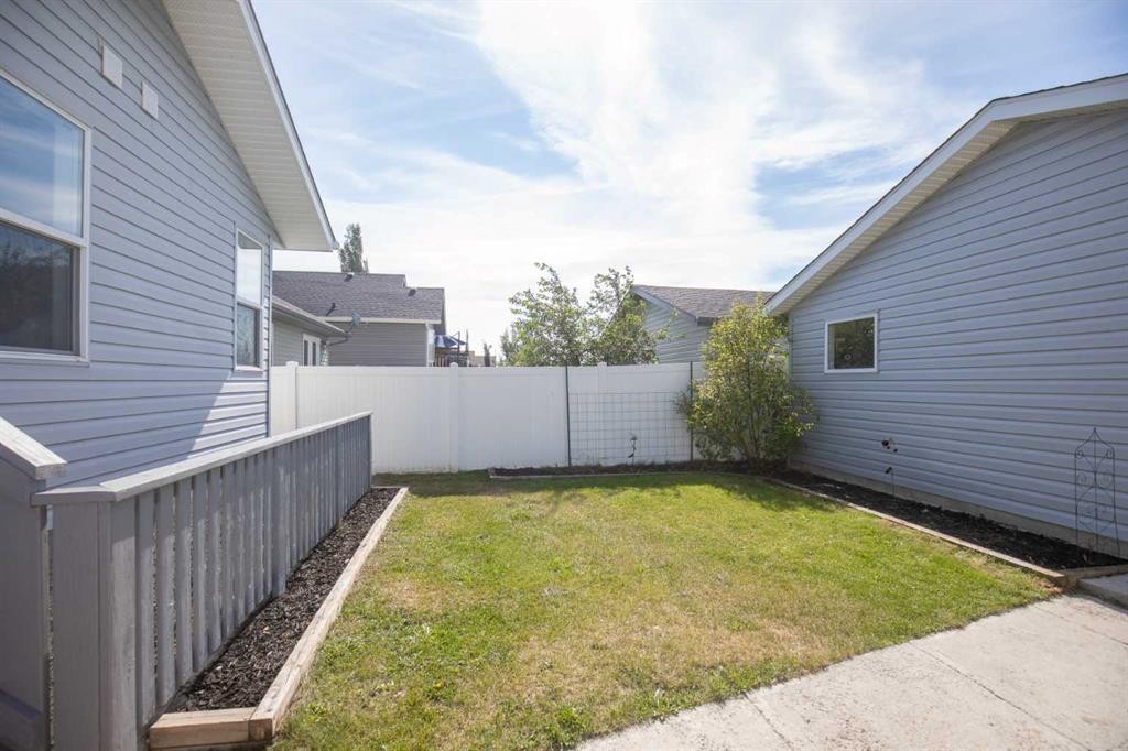 3 Taylor Drive, Lacombe, AB - Outdoor With Exterior
