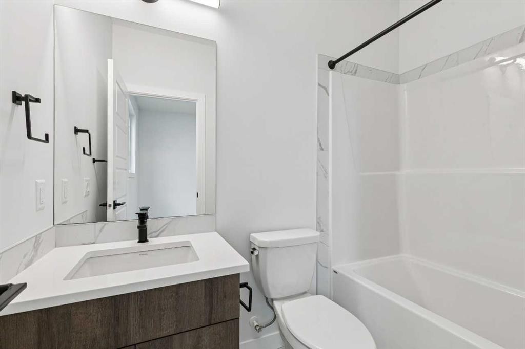 412 Bridgeport Glen, Chestermere, AB - Indoor Photo Showing Bathroom