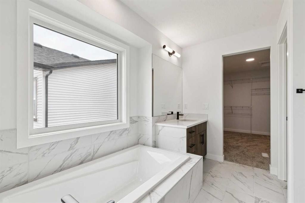412 Bridgeport Glen, Chestermere, AB - Indoor Photo Showing Bathroom