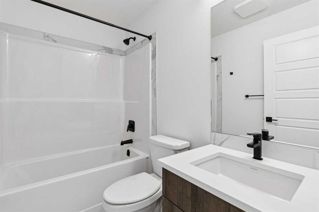 412 Bridgeport Glen, Chestermere, AB - Indoor Photo Showing Bathroom