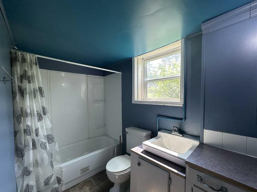 5010 44 Avenue, Ponoka, AB - Indoor Photo Showing Bathroom