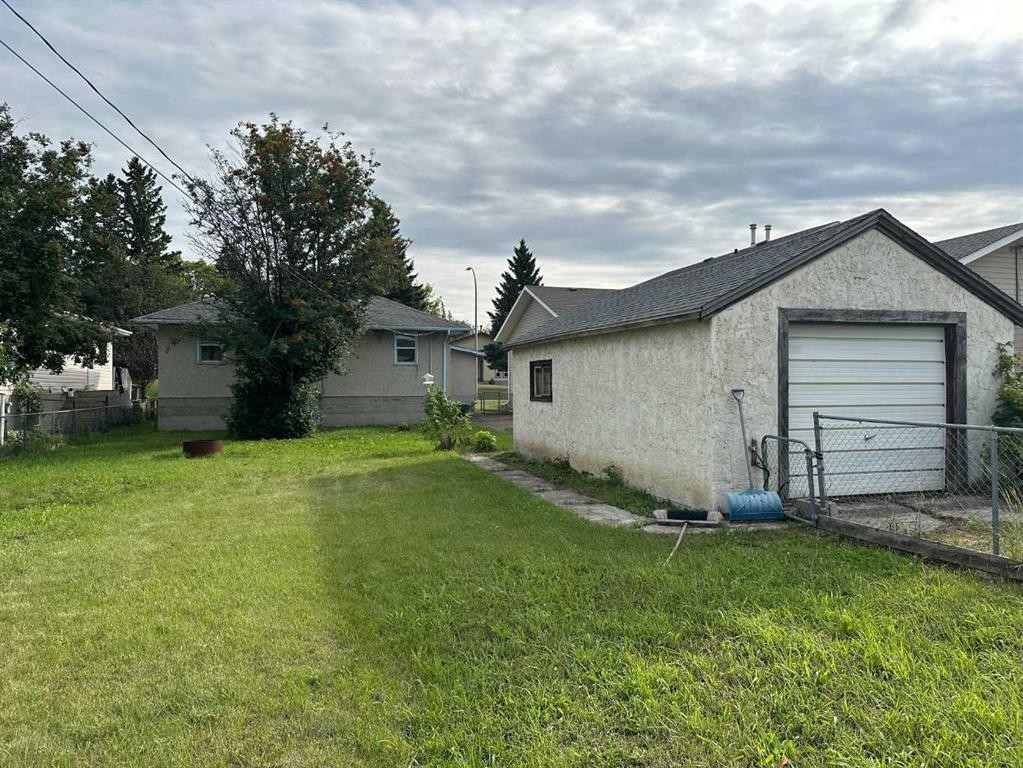 5010 44 Avenue, Ponoka, AB - Outdoor