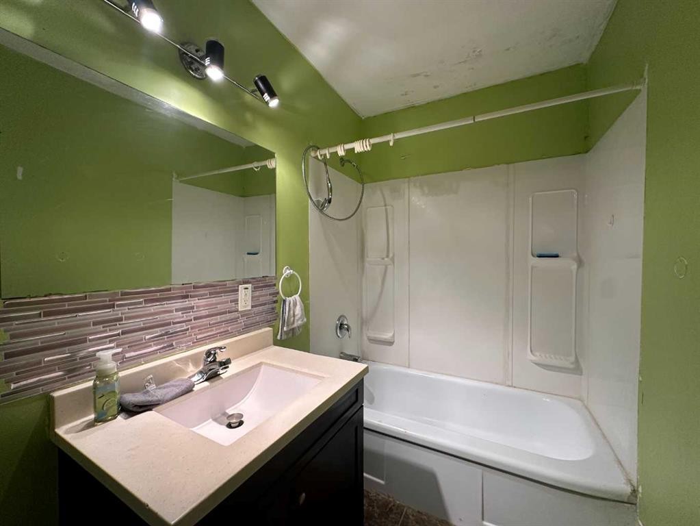 5010 44 Avenue, Ponoka, AB - Indoor Photo Showing Bathroom