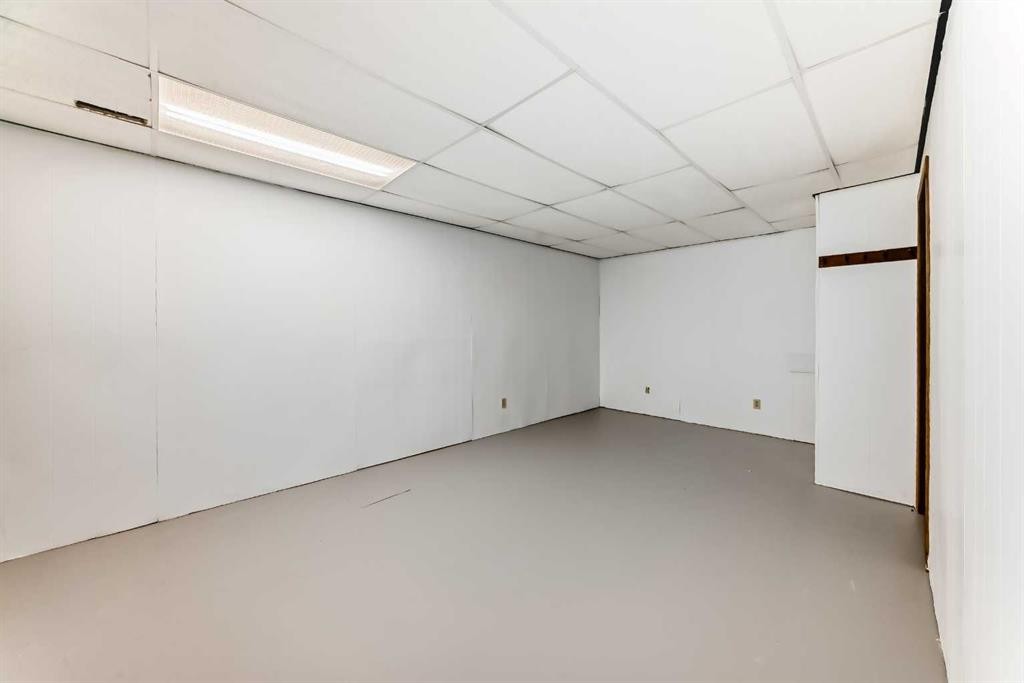 B1-35 Nash, Red Deer, AB - Indoor