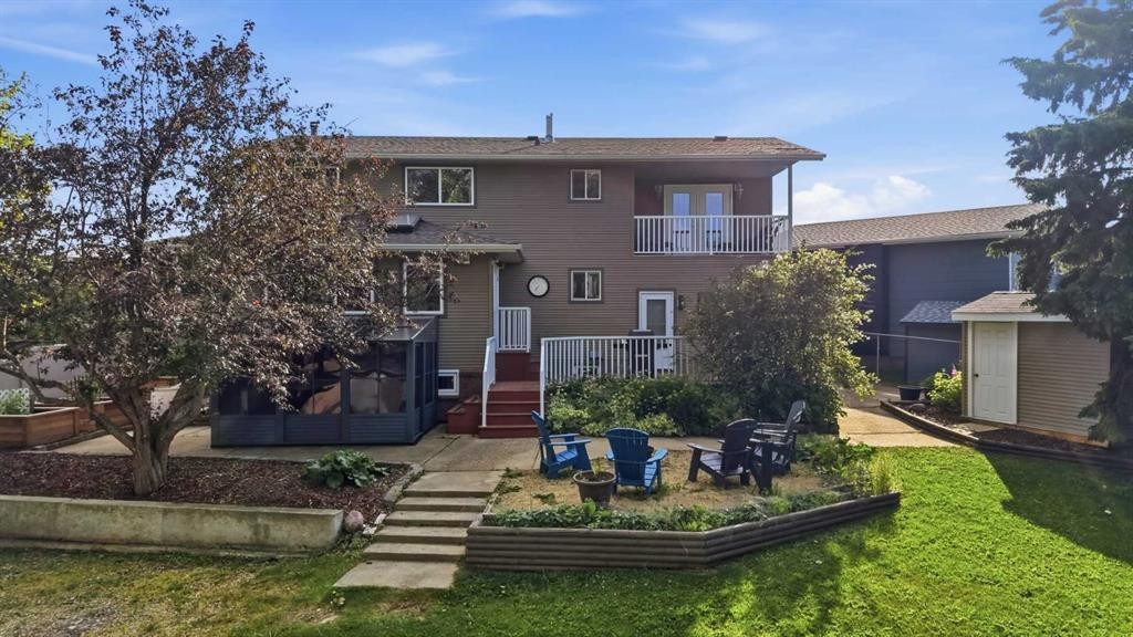 31 Willow Crescent, Lacombe, AB - Outdoor With Balcony