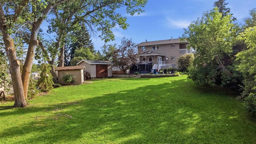 31 Willow Crescent, Lacombe, AB - Outdoor