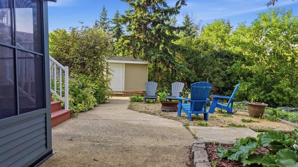 31 Willow Crescent, Lacombe, AB - Outdoor