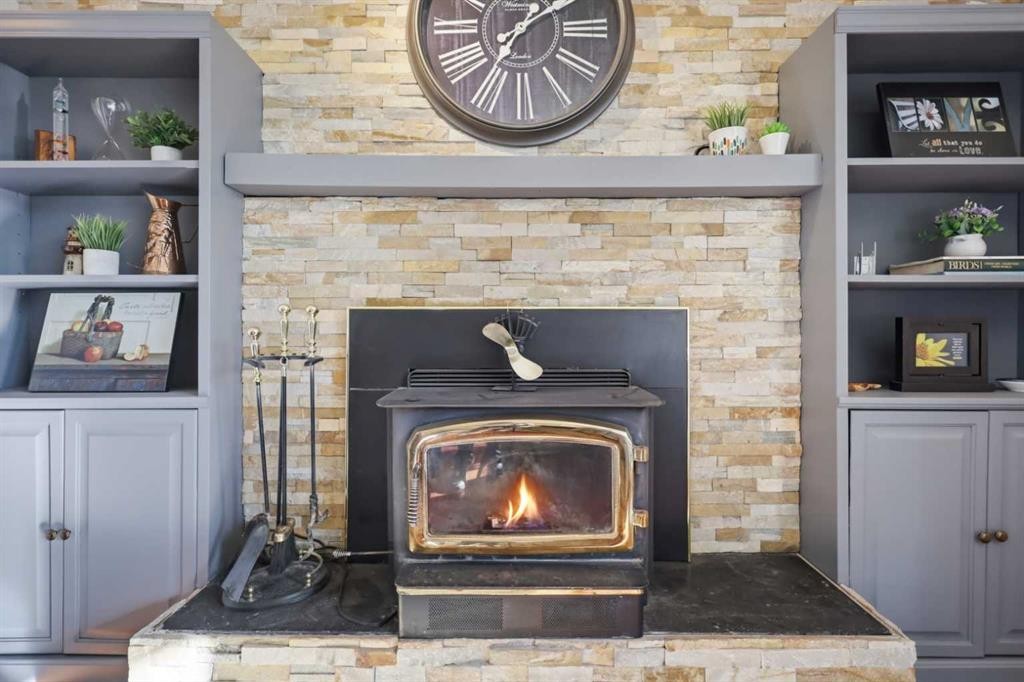 31 Willow Crescent, Lacombe, AB - Indoor Photo Showing Living Room With Fireplace
